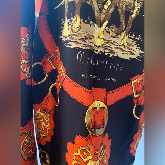 Hermès 100% Silk Scarf. Black/Red/Gold - Picture 5 of 13